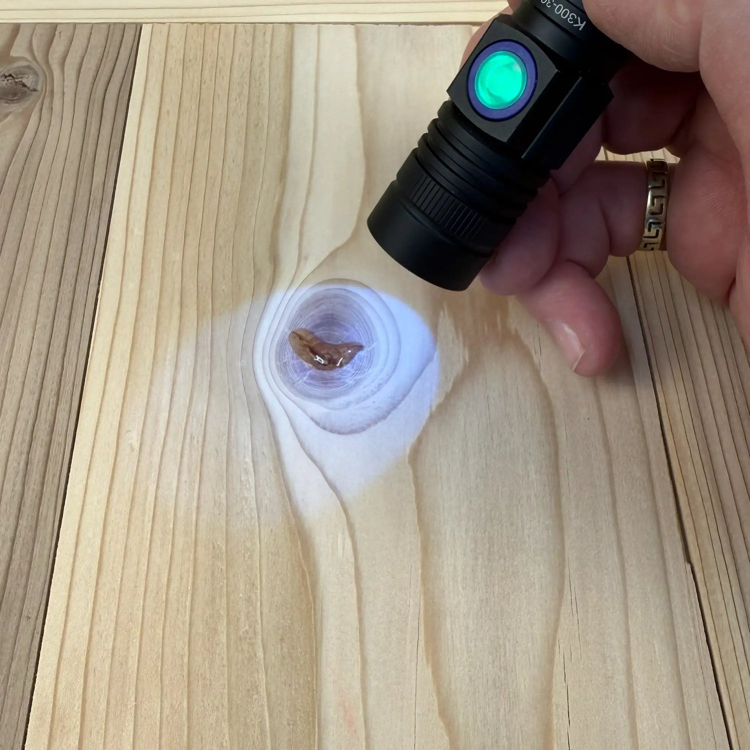 UV-Cured Wood Crack &amp; Knot Filler